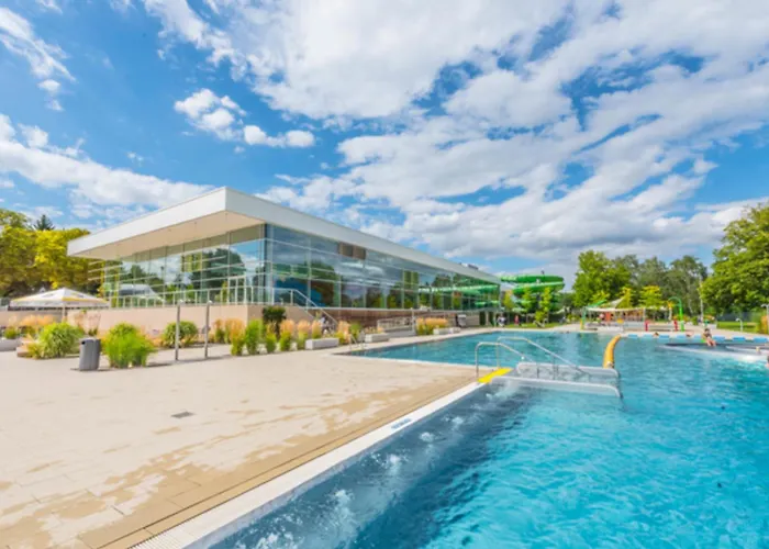 Orange 1og 1-4 Betten Zentral & Ruhig 3 Min Zur Tram Und Apartment